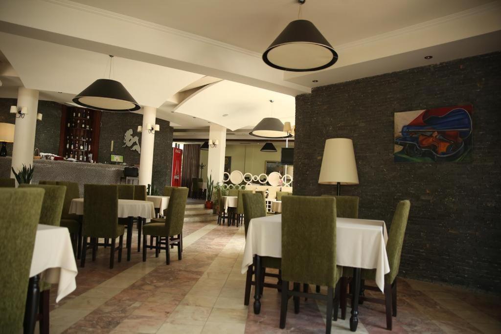 Sirena Hotel Tushemisht Exterior foto