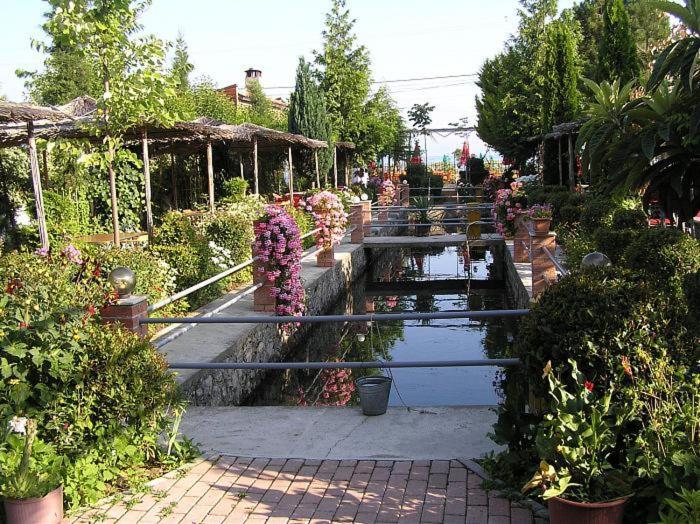 Sirena Hotel Tushemisht Exterior foto