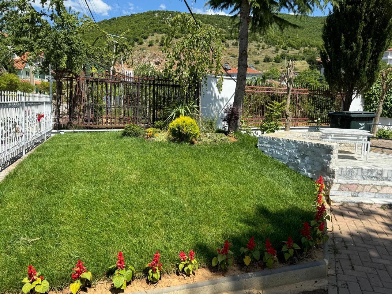 Sirena Hotel Tushemisht Exterior foto