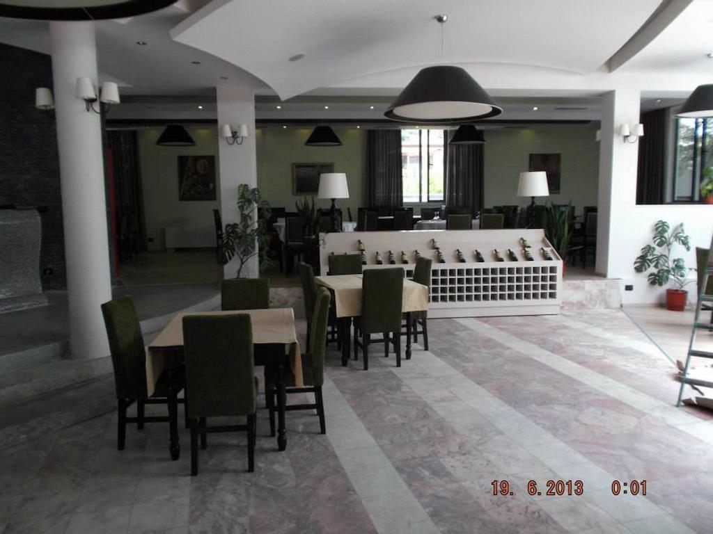 Sirena Hotel Tushemisht Exterior foto