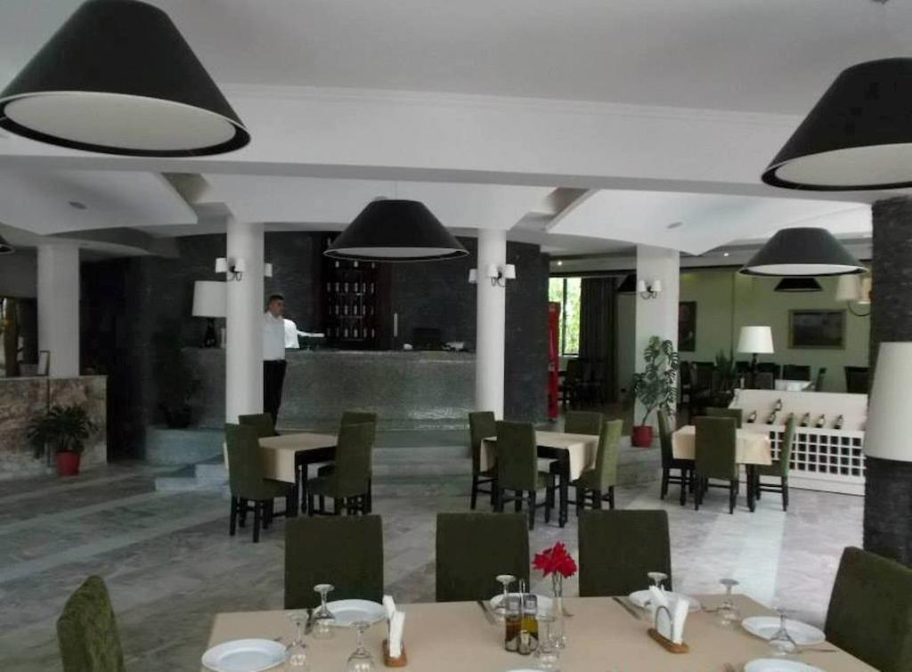 Sirena Hotel Tushemisht Exterior foto